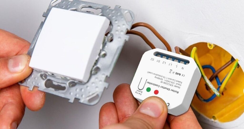 Dimi controller compact size installed in an electrical blackbox behind a conventional switch